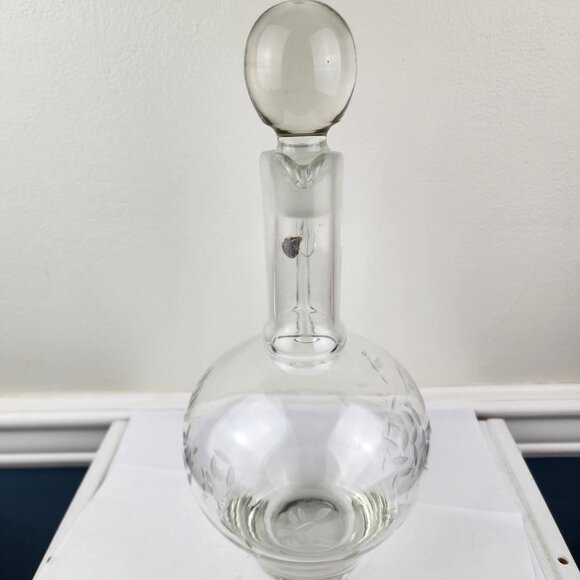 Crystal Etched Vintage Wine Decanter With Stopper - Picture 3 of 9